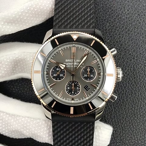 브라이틀링 슈퍼오션 헤리티지 크로노그래프 44mm